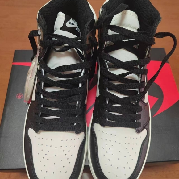 jordan 1 mocha size 9